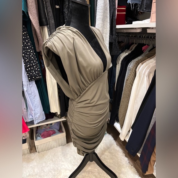 NEW WITH TAGS 🎉 Zara khaki SHORT DRESS WITH SHOULDER PADS size L - Picture 13 of 16